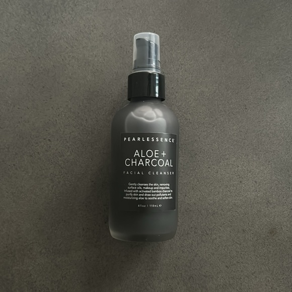 Brand new aloe charcoal facial cleanser - Picture 2 of 3